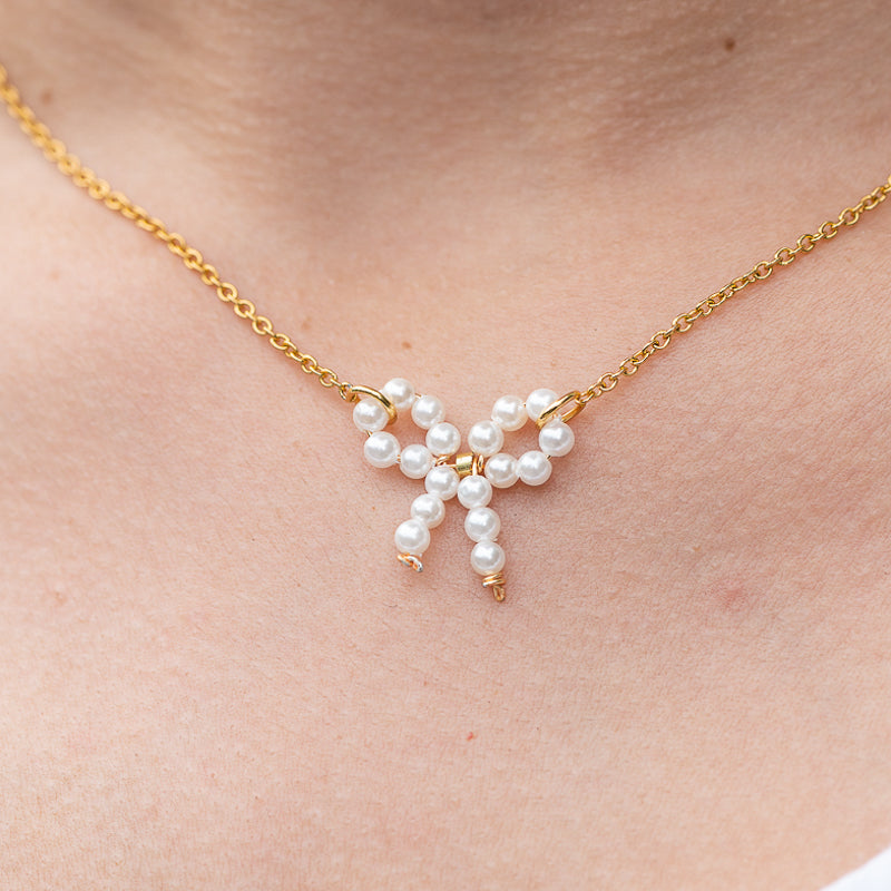 Pretty Pearl Bow Necklace